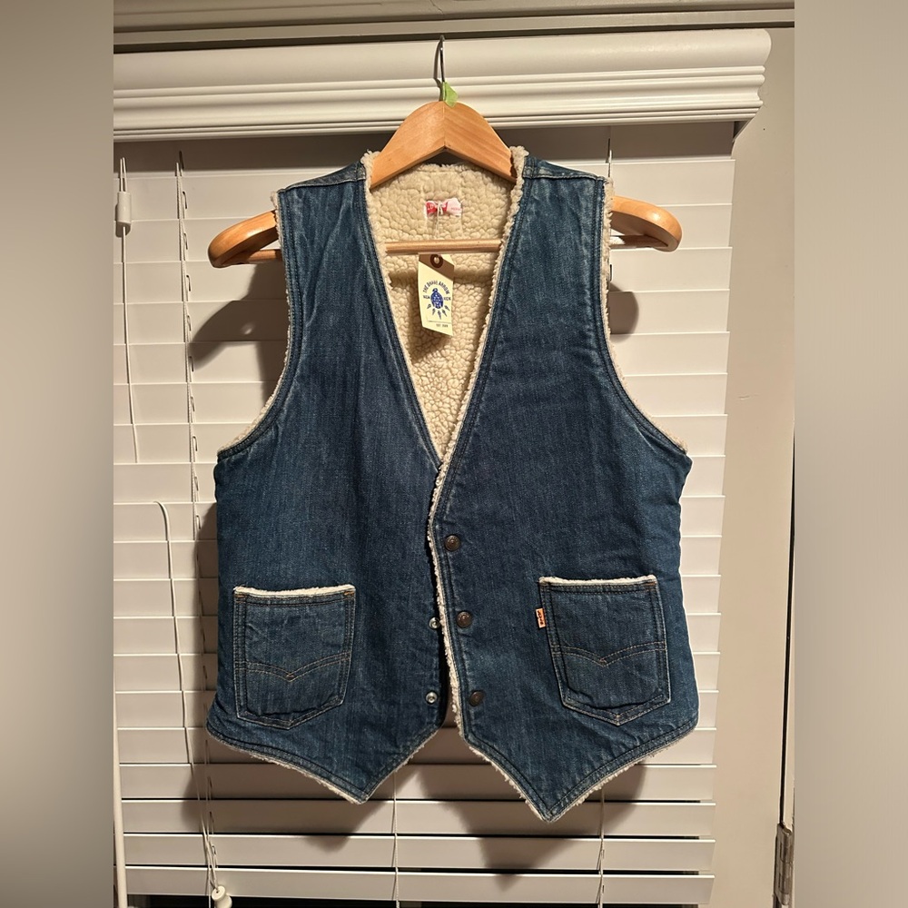 Levi’s Sherpa vest